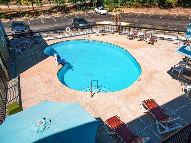 Quality Inn & Suites Near Six Flags - Austell Buitenkant foto