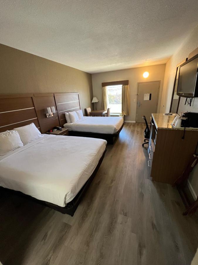 Quality Inn & Suites Near Six Flags - Austell Buitenkant foto