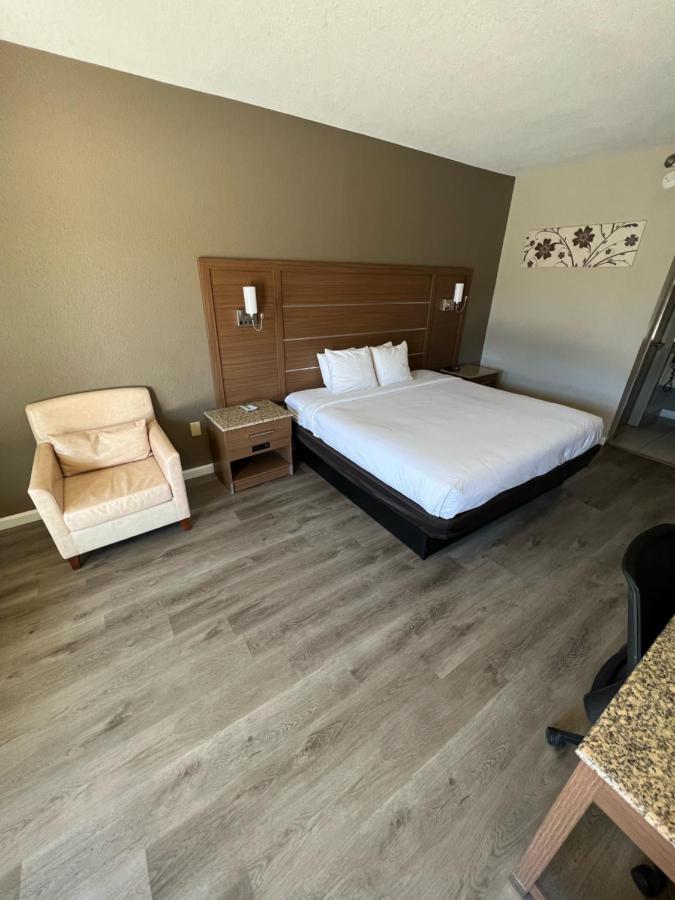 Quality Inn & Suites Near Six Flags - Austell Buitenkant foto