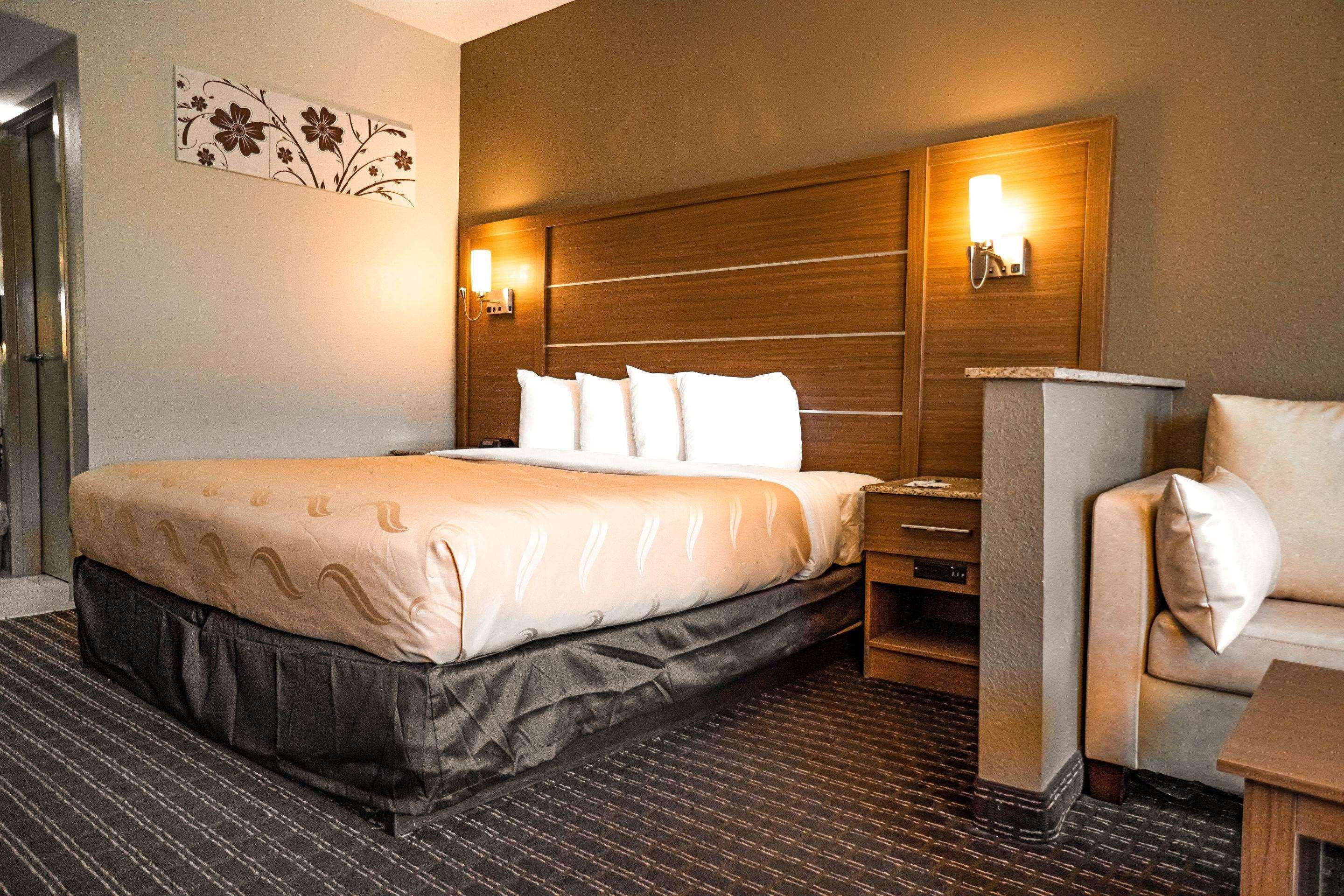 Quality Inn & Suites Near Six Flags - Austell Buitenkant foto