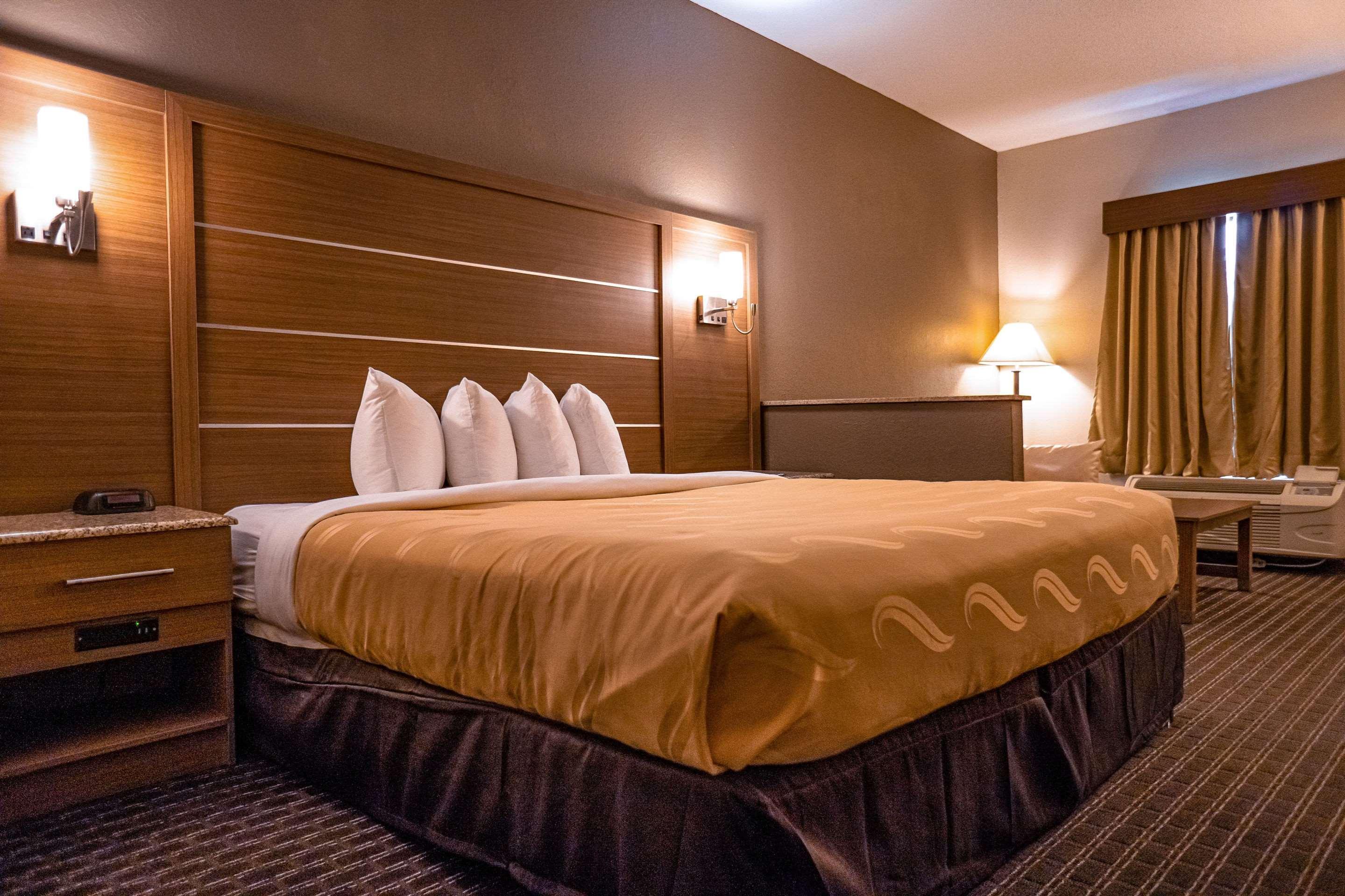 Quality Inn & Suites Near Six Flags - Austell Buitenkant foto