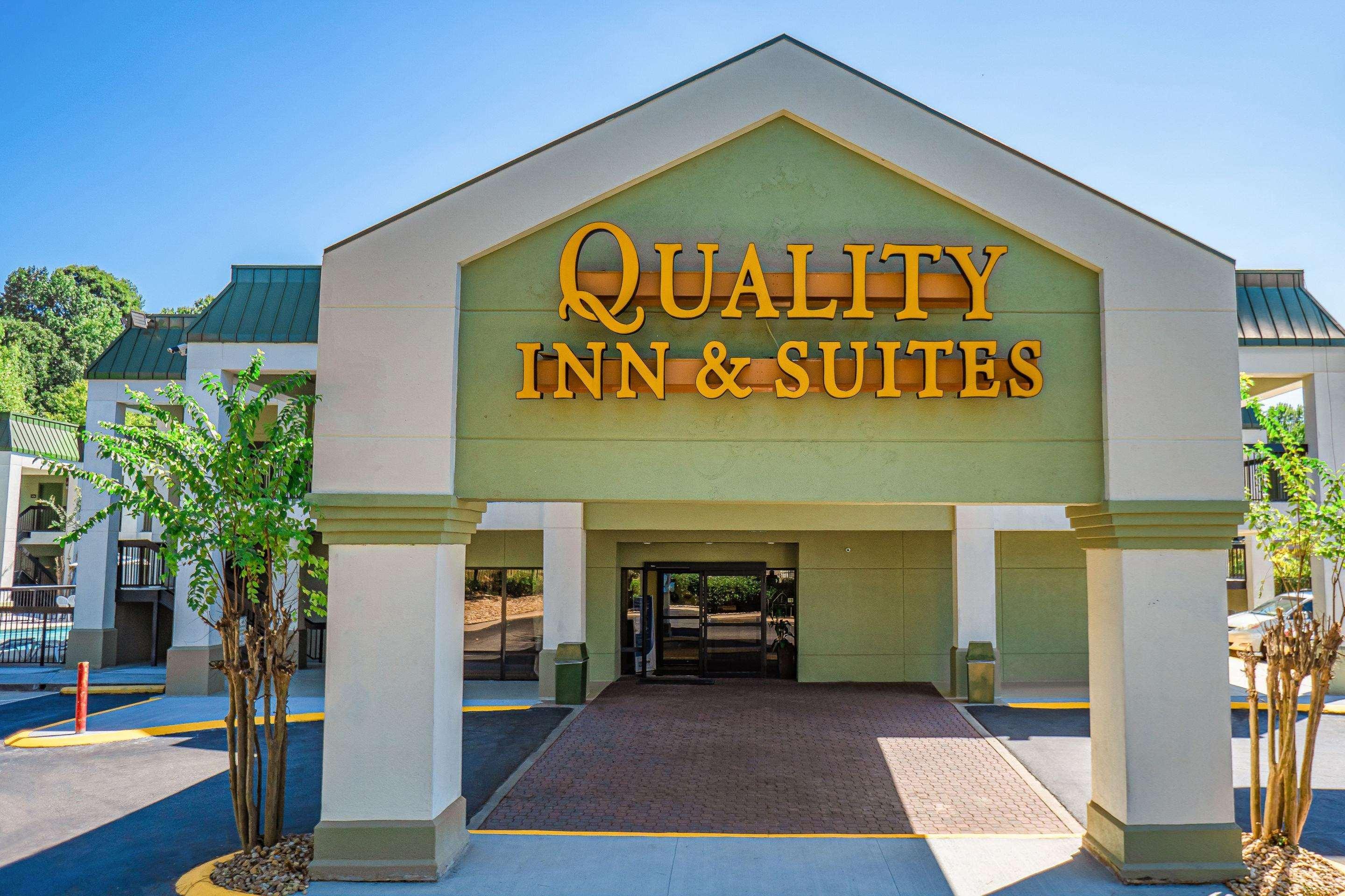 Quality Inn & Suites Near Six Flags - Austell Buitenkant foto