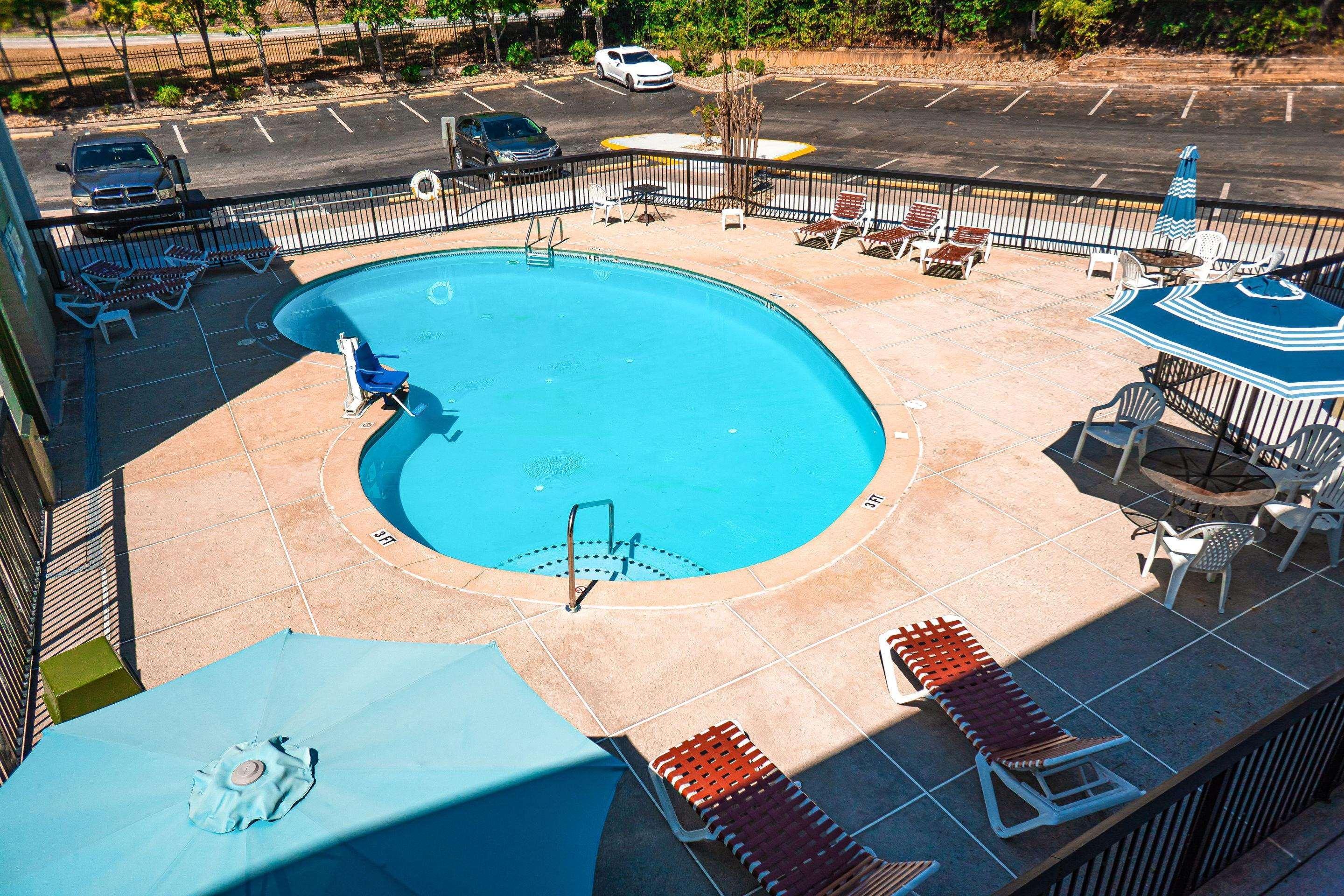 Quality Inn & Suites Near Six Flags - Austell Buitenkant foto