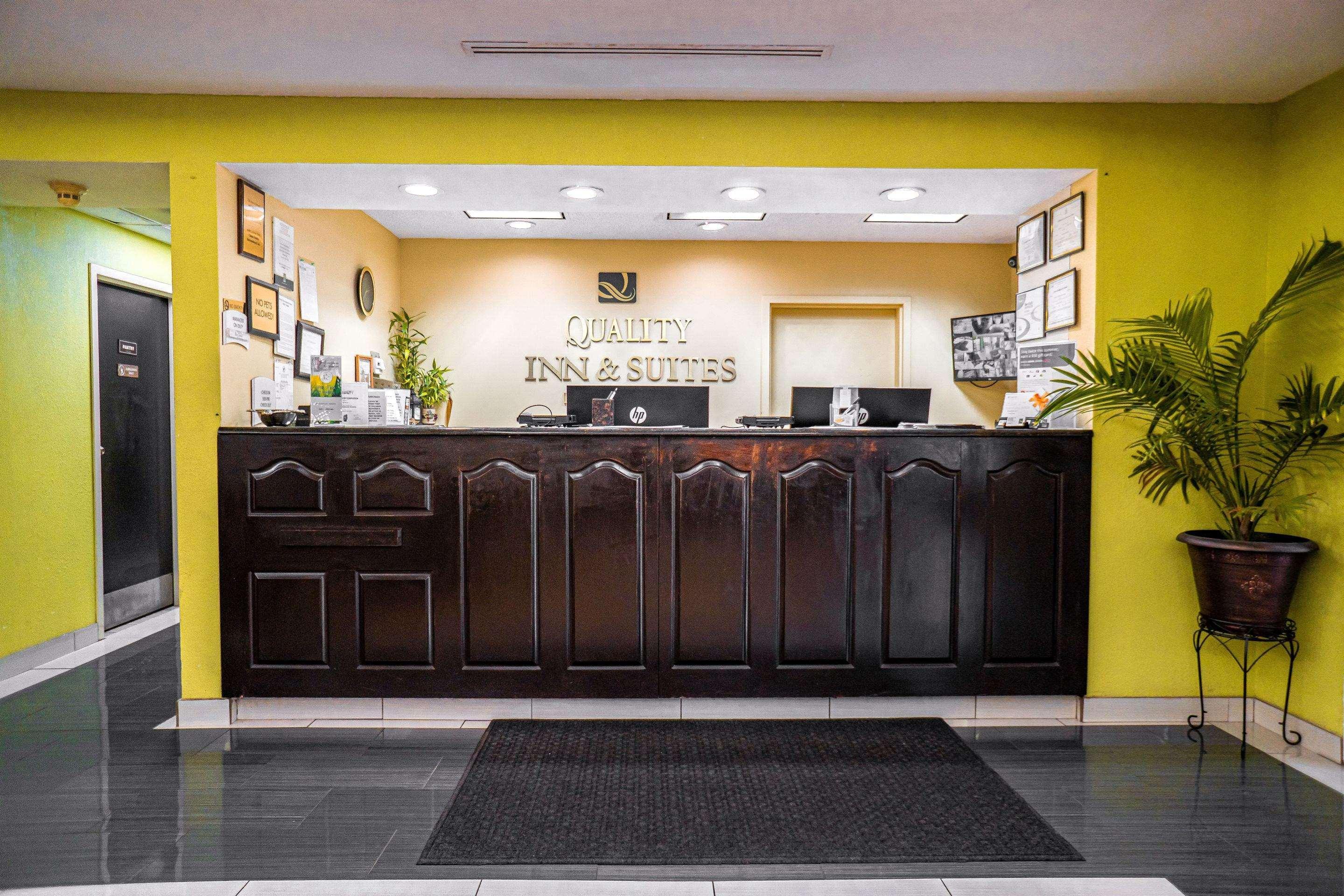 Quality Inn & Suites Near Six Flags - Austell Buitenkant foto
