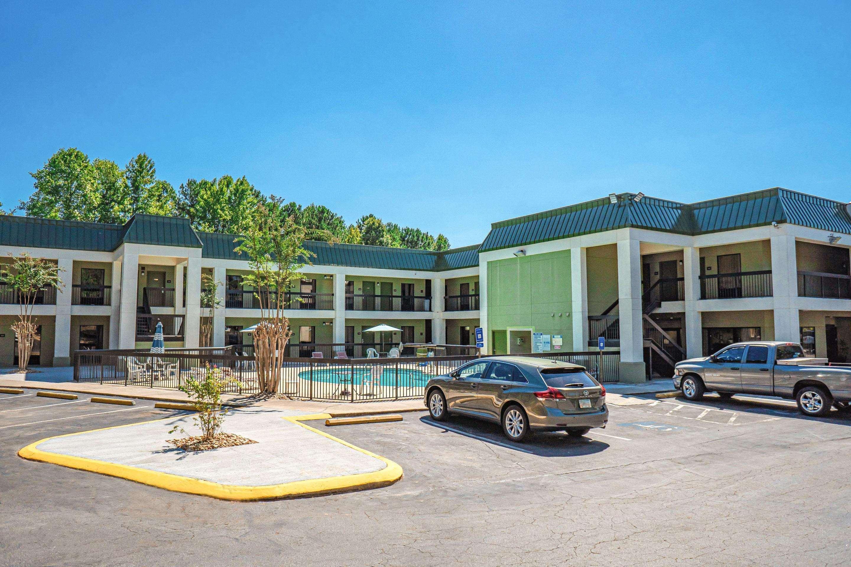 Quality Inn & Suites Near Six Flags - Austell Buitenkant foto
