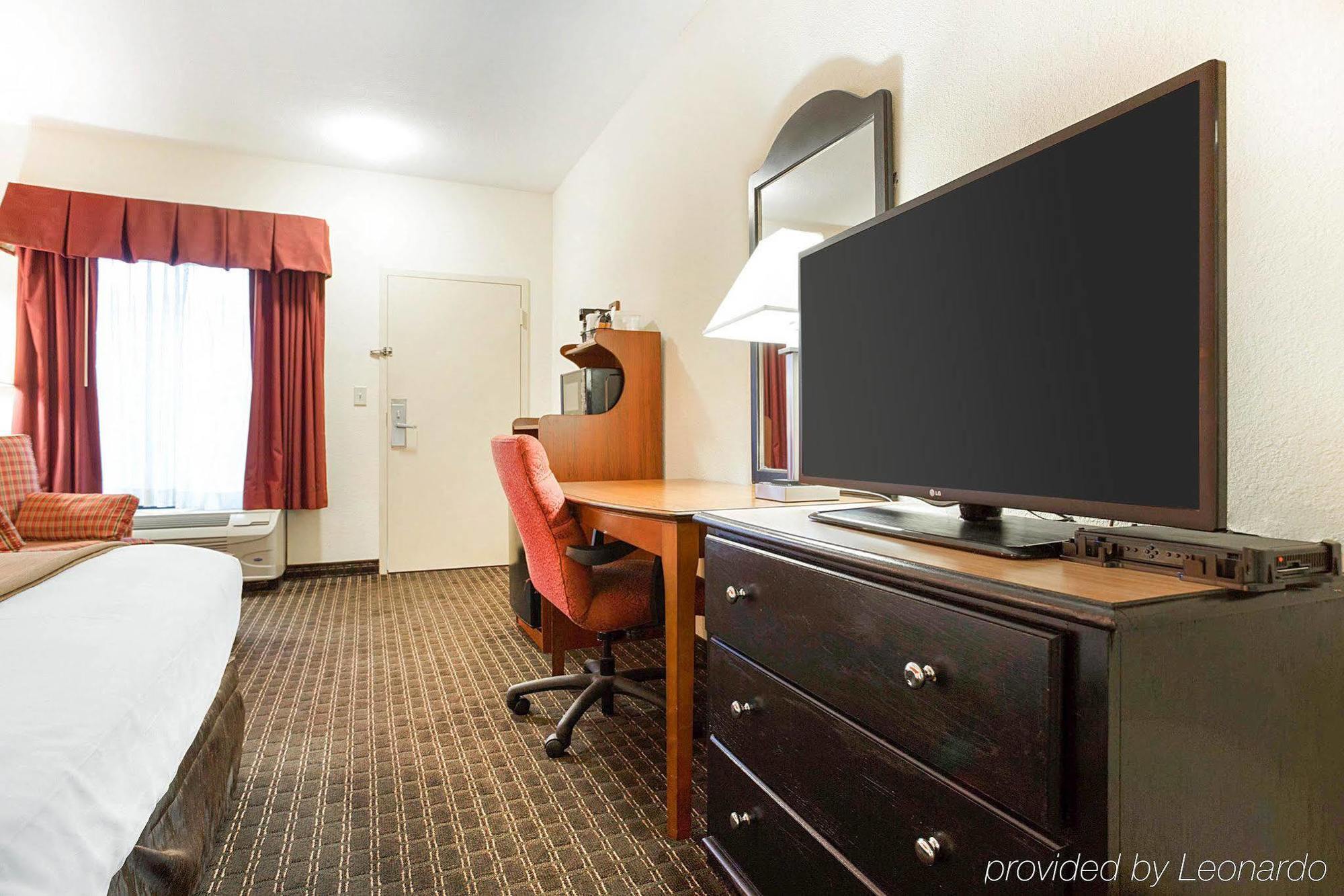 Quality Inn & Suites Near Six Flags - Austell Buitenkant foto