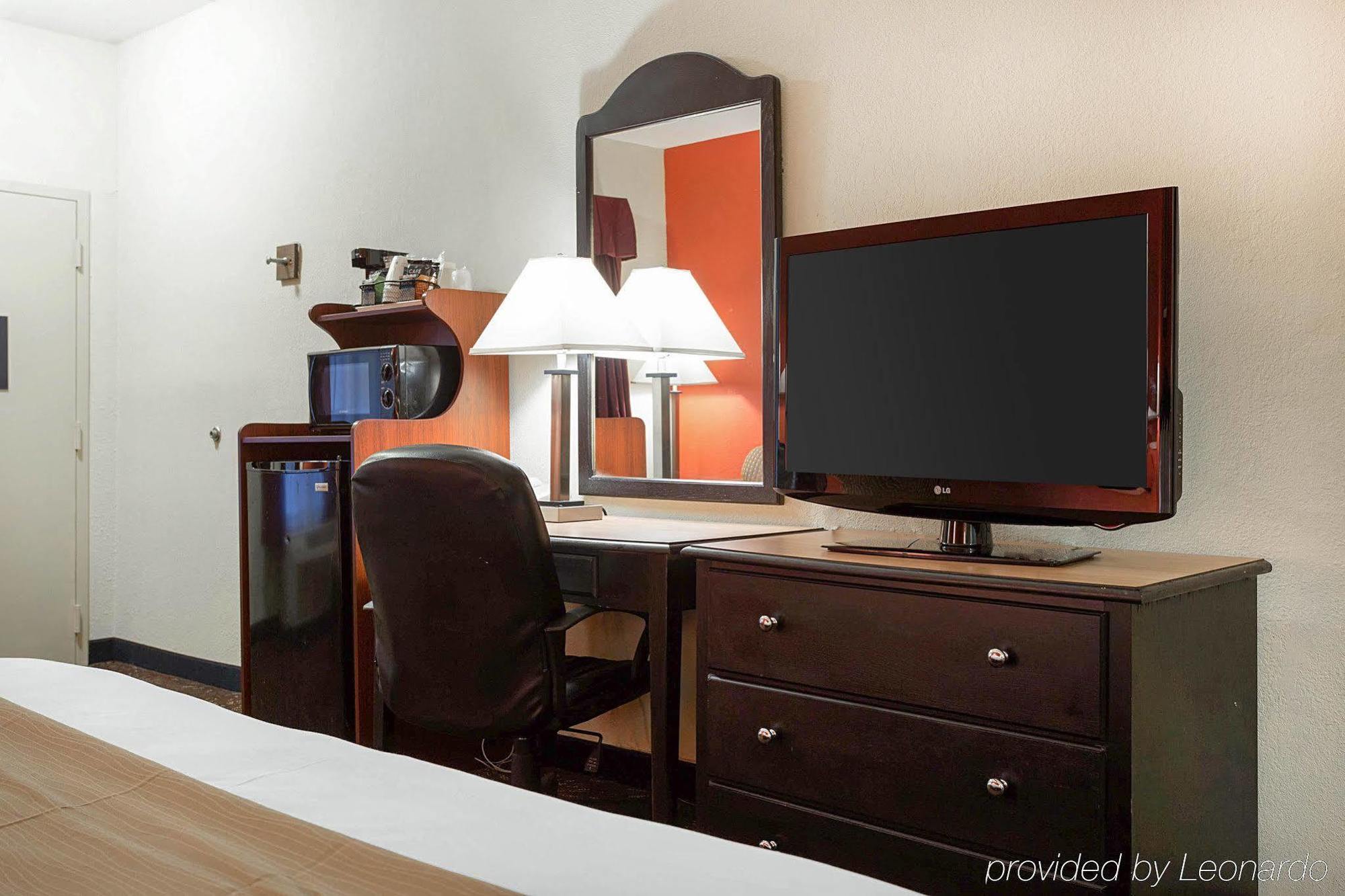 Quality Inn & Suites Near Six Flags - Austell Buitenkant foto